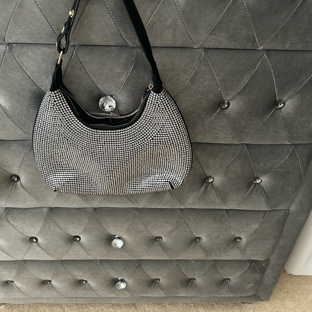 GripIt Elegant Black and Silver Women's Bag